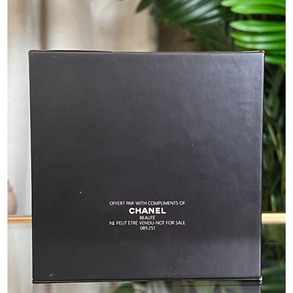 Chanel Limited Edition Snow Globe With Box! CHRISTMAS IS COMING! - Picture 15 of 15